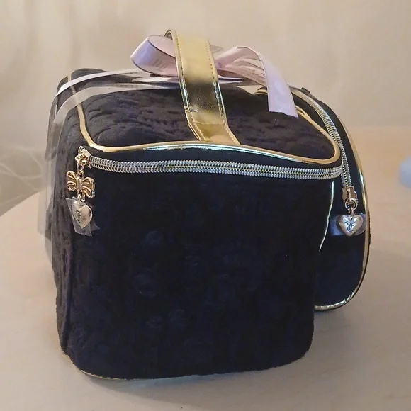 Juicy Couture Velour Logo Travel Bag Set - Picture 2 of 5